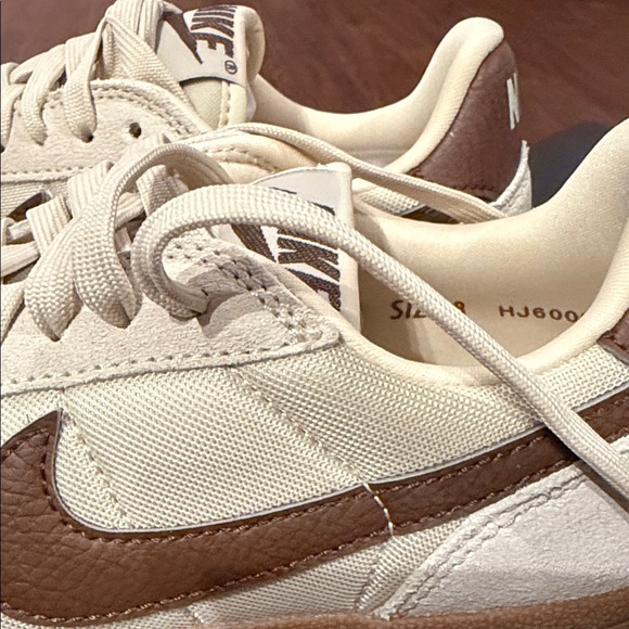BRAND NEW Nike Field General in Cream and Brown - Picture 7 of 8